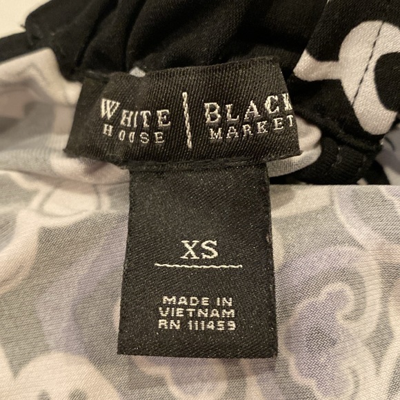 XS White House Black market black dress with white and hints of blue - Picture 4 of 4